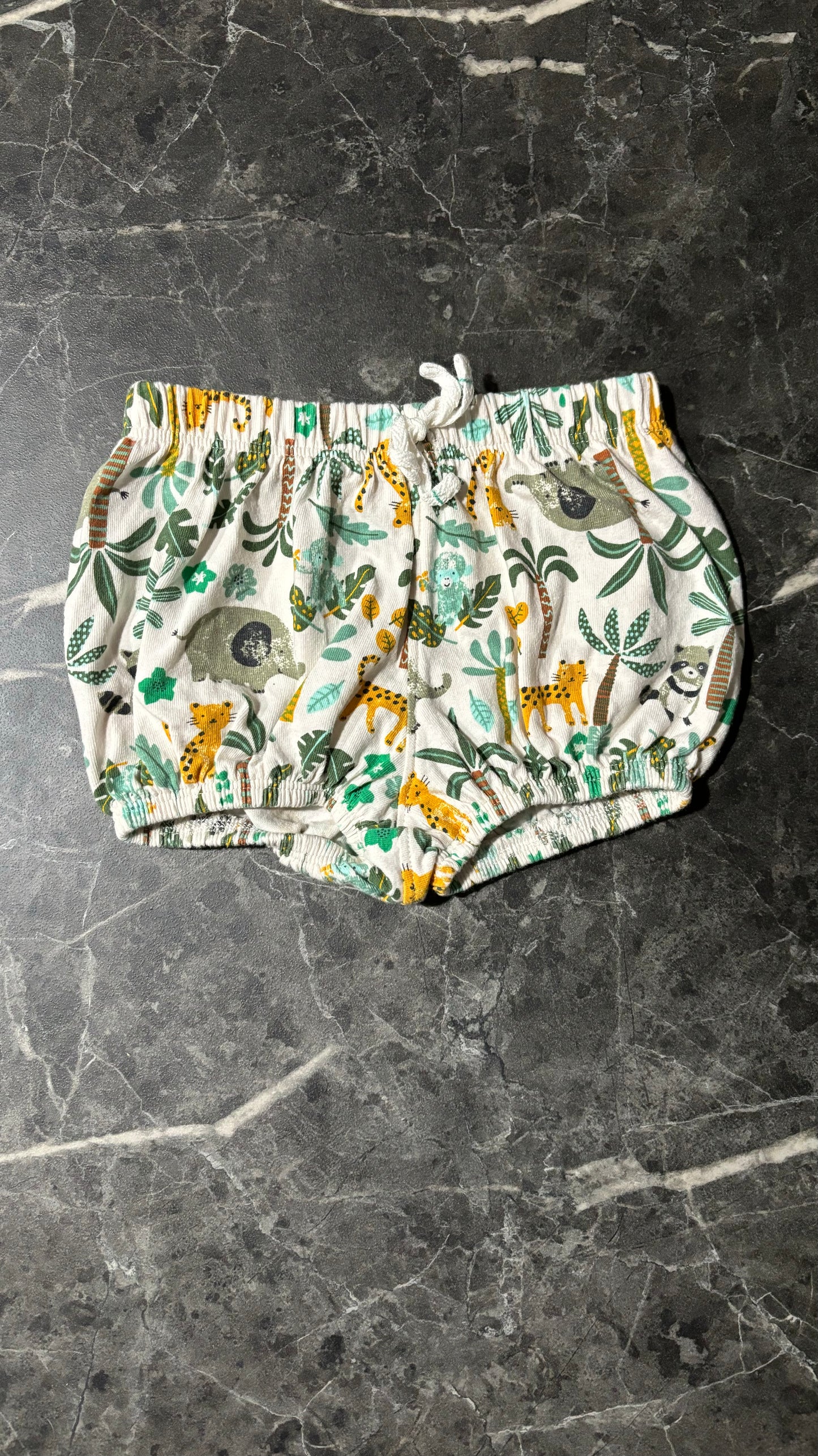 HEMA Broek Jungle maat 56